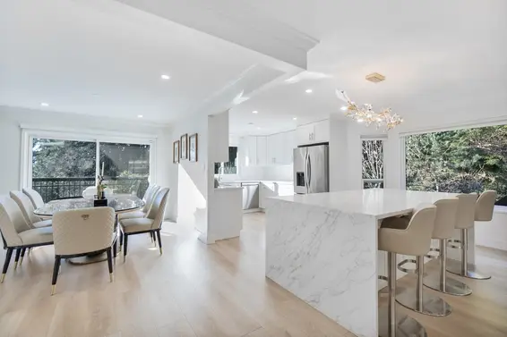 284 Montroyal Boulevard, North Vancouver For Sale - image 11