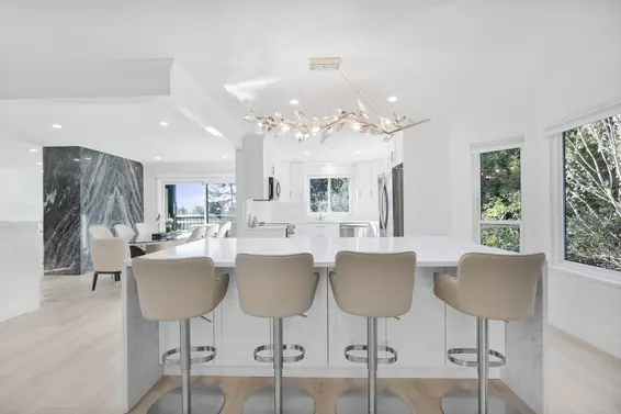 284 Montroyal Boulevard, North Vancouver For Sale - image 13