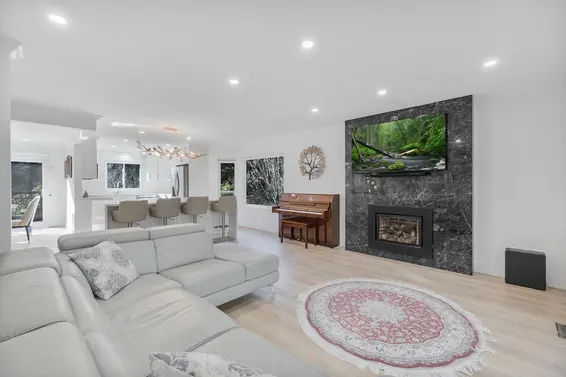 284 Montroyal Boulevard, North Vancouver For Sale - image 16