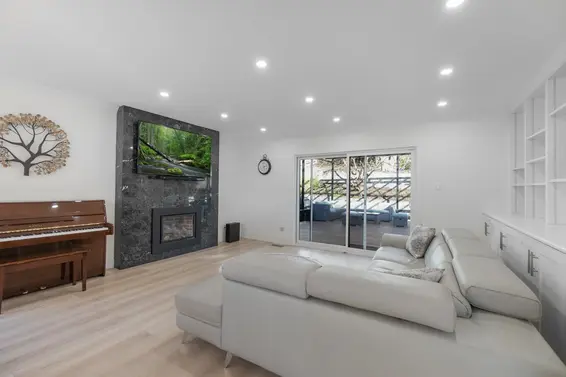 284 Montroyal Boulevard, North Vancouver For Sale - image 17