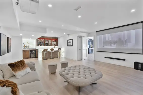 284 Montroyal Boulevard, North Vancouver For Sale - image 19