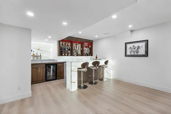 284 Montroyal Boulevard, North Vancouver For Sale - image 21