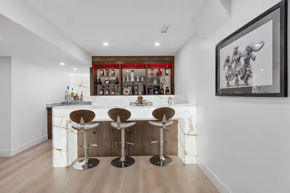 284 Montroyal Boulevard, North Vancouver For Sale - image 22