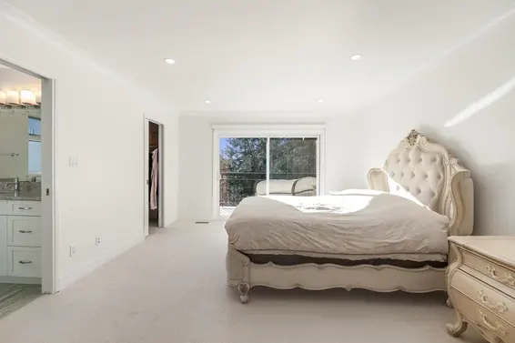 284 Montroyal Boulevard, North Vancouver For Sale - image 24