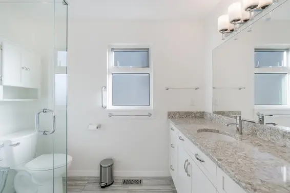 284 Montroyal Boulevard, North Vancouver For Sale - image 27