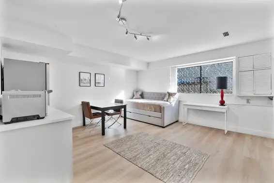 284 Montroyal Boulevard, North Vancouver For Sale - image 29