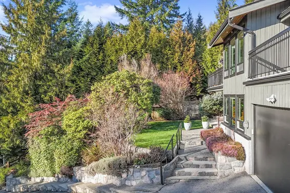 284 Montroyal Boulevard, North Vancouver For Sale - image 35