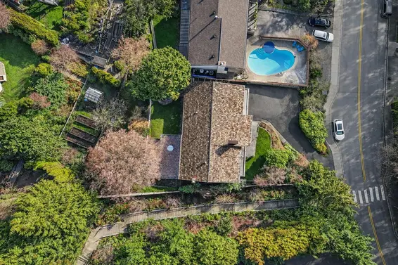 284 Montroyal Boulevard, North Vancouver For Sale - image 38