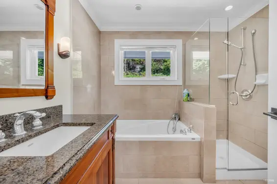 2030 Russet Way, West Vancouver For Sale - image 22