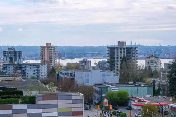 906 108 14th Street, Vancouver