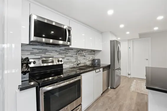 2006 2024 Fullerton Avenue, North Vancouver For Sale - image 4