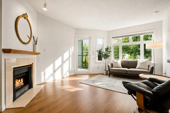 307 2800 Chesterfield Avenue, North Vancouver For Sale - image 2