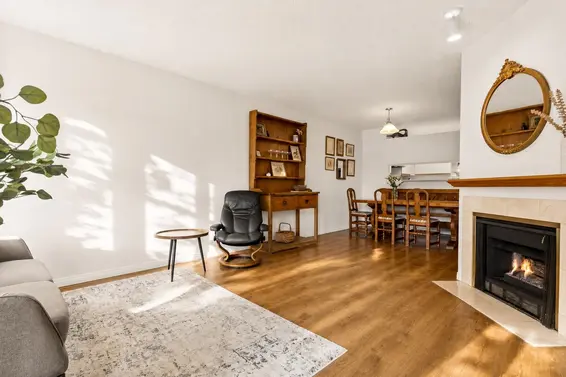 307 2800 Chesterfield Avenue, North Vancouver For Sale - image 3