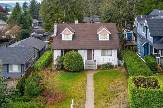 2809 St. Georges Avenue, North Vancouver For Sale - image 2