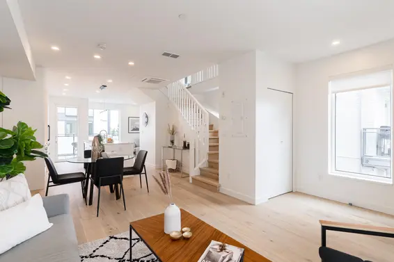 201 649 East 3Rd Street, North Vancouver For Sale - image 2