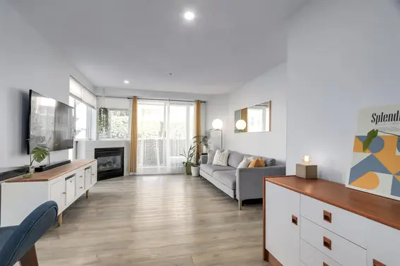 302 122 East 3rd Street, North Vancouver