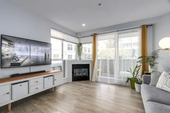 302 122 East 3rd Street, North Vancouver For Sale - image 2