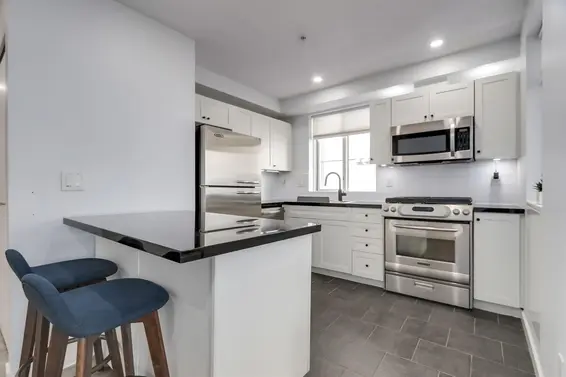 302 122 East 3rd Street, North Vancouver For Sale - image 5