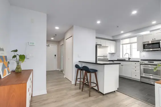 302 122 East 3rd Street, North Vancouver For Sale - image 9