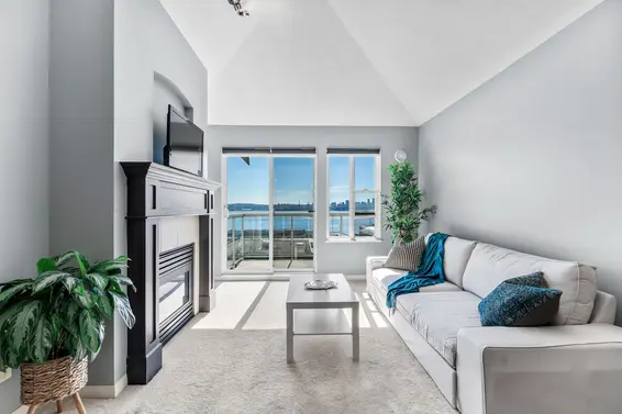 405 333 East 1St Street, North Vancouver