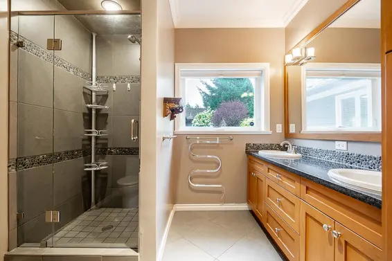 3980 Westridge Avenue, West Vancouver For Sale - image 15