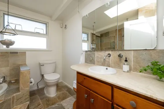A27 415 West Esplanade Avenue, North Vancouver For Sale - image 27
