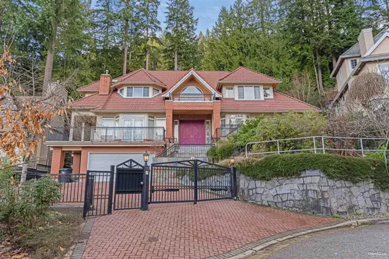 4989 Chalet Place, North Vancouver