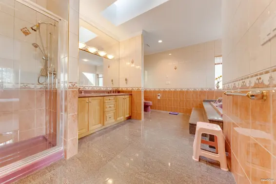 4989 Chalet Place, North Vancouver For Sale - image 17