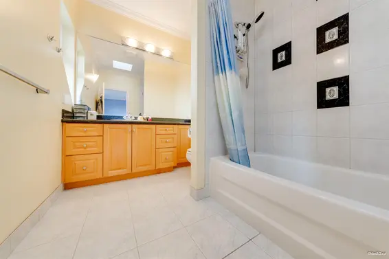 4989 Chalet Place, North Vancouver For Sale - image 26