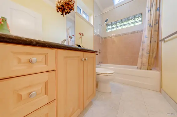 4989 Chalet Place, North Vancouver For Sale - image 28