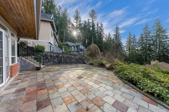 4989 Chalet Place, North Vancouver For Sale - image 3