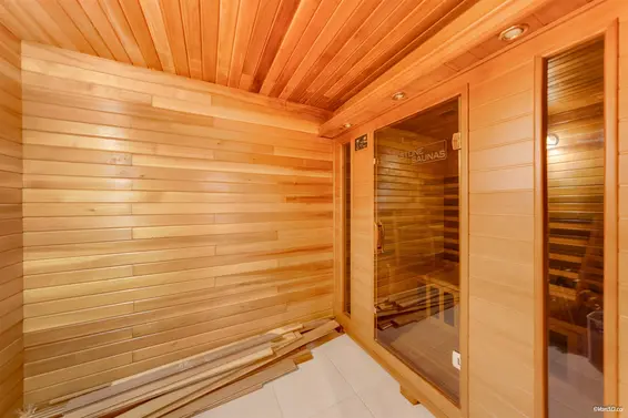 4989 Chalet Place, North Vancouver For Sale - image 35