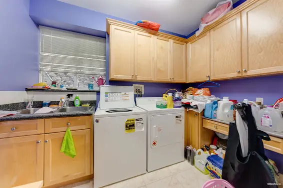 4989 Chalet Place, North Vancouver For Sale - image 37