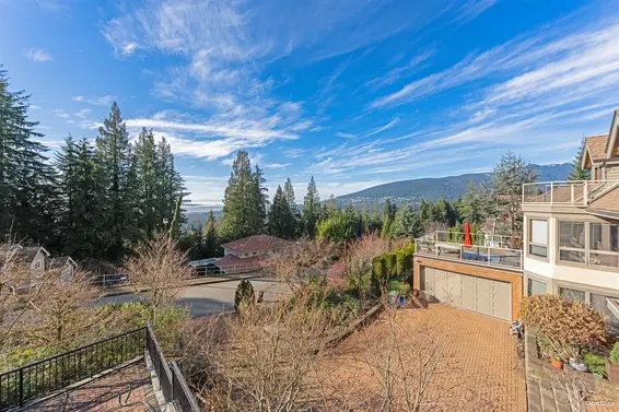 4989 Chalet Place, North Vancouver For Sale - image 5