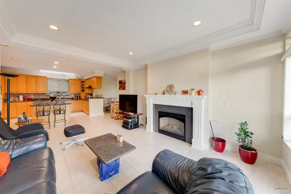 4989 Chalet Place, North Vancouver For Sale - image 8