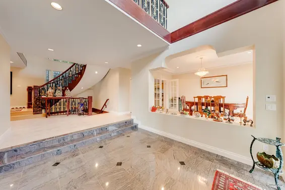 4989 Chalet Place, North Vancouver For Sale - image 9