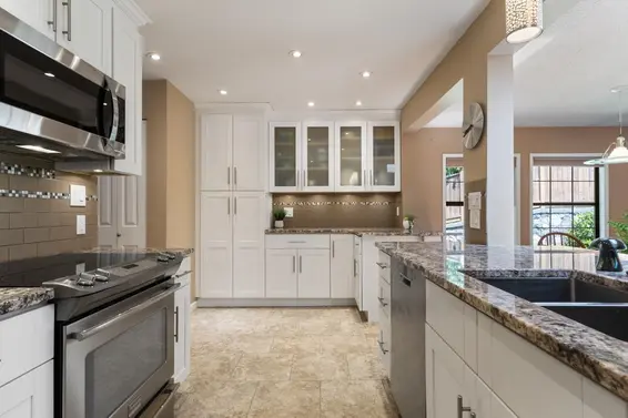 4492 Lions Avenue, North Vancouver For Sale - image 2