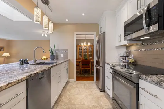 4492 Lions Avenue, North Vancouver For Sale - image 3