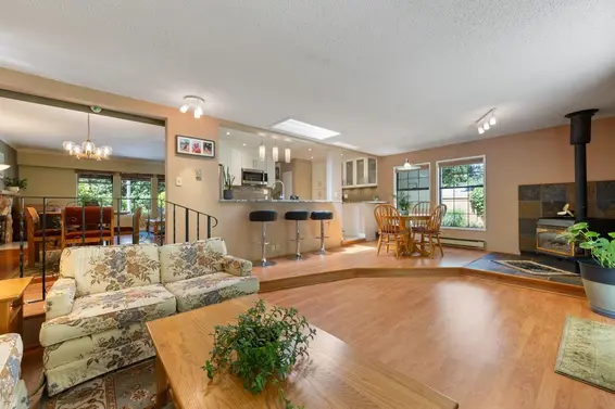 4492 Lions Avenue, North Vancouver For Sale - image 8
