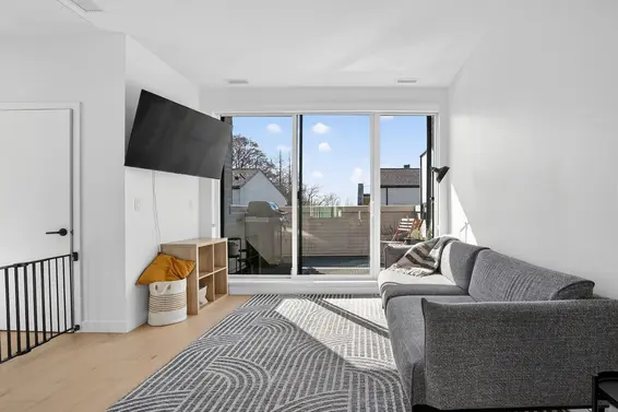 225 650 East 2nd Street, North Vancouver For Sale - image 21