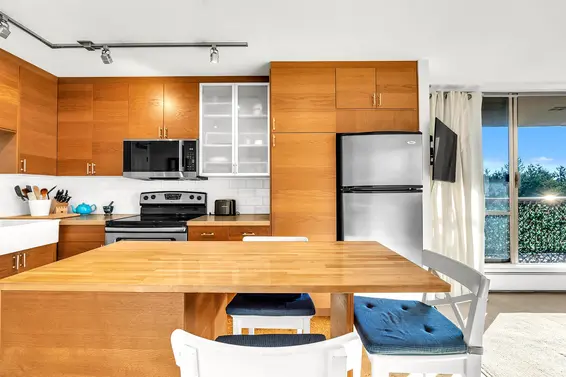 1010 2016 Fullerton Avenue, North Vancouver