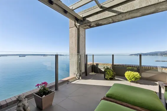 9 2250 Bellevue Avenue, West Vancouver