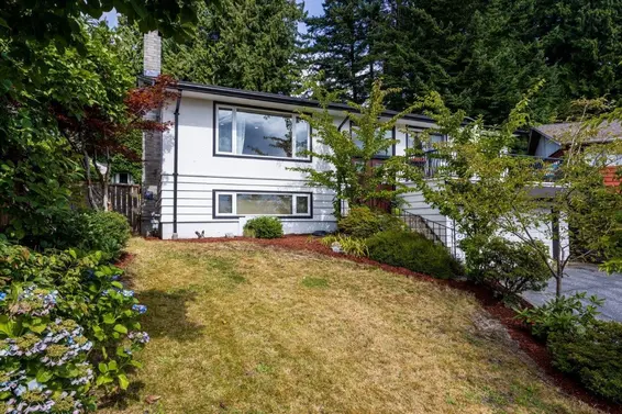 4577 Meadowbank Close, North Vancouver For Sale - image 2