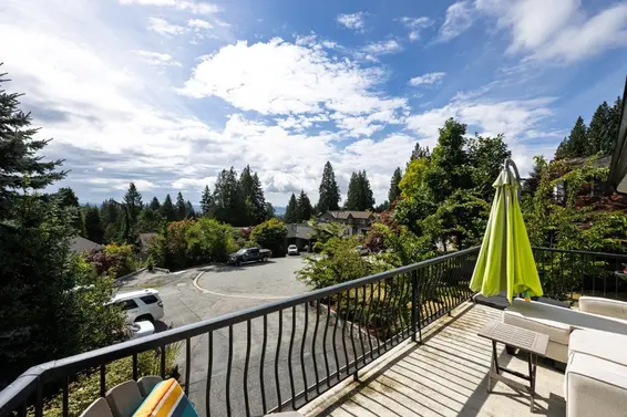 4577 Meadowbank Close, North Vancouver For Sale - image 3
