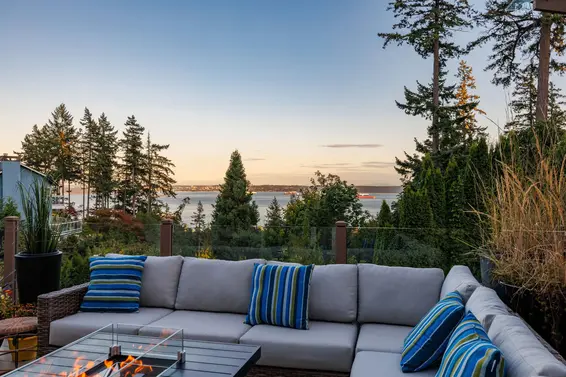 5084 Pinetree Crescent, West Vancouver