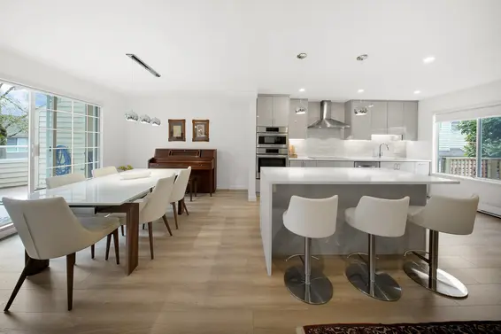 16 838 Tobruck Avenue, North Vancouver