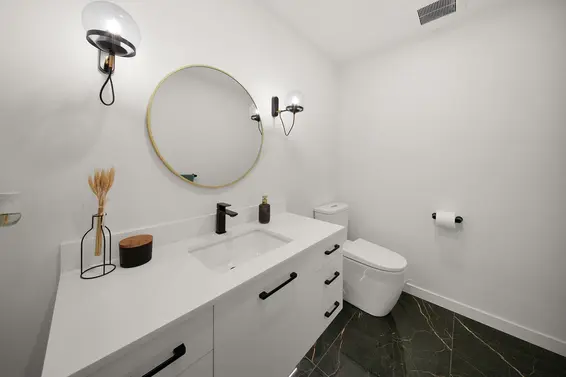 16 838 Tobruck Avenue, North Vancouver For Sale - image 11