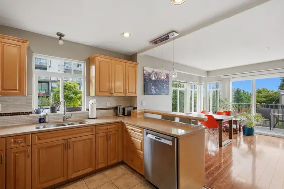 203 West 6th Street, North Vancouver For Sale - image 6