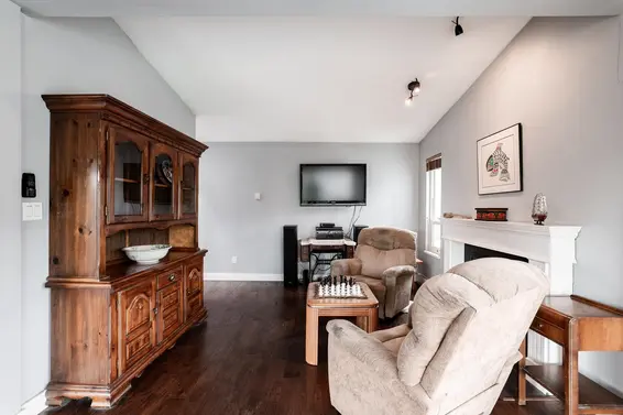 303 2615 Lonsdale Avenue, North Vancouver For Sale - image 4