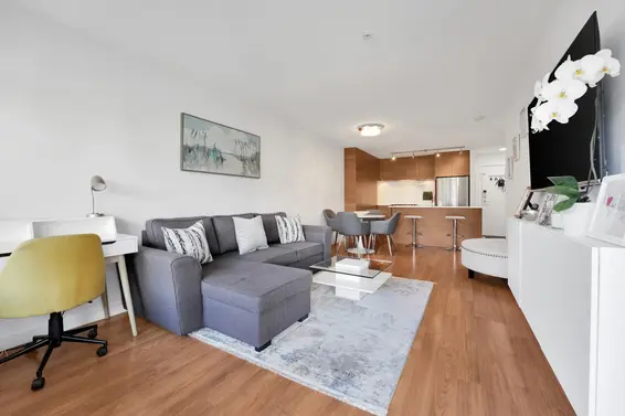 402 1677 Lloyd Avenue, North Vancouver